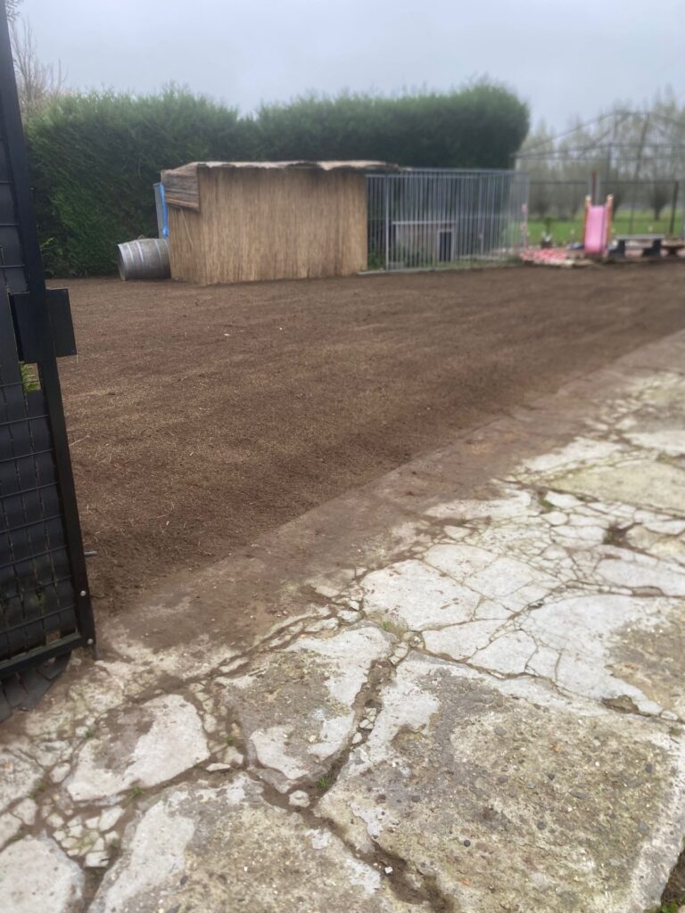 Gazon frezen egaliseren en zaaien